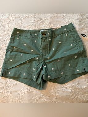 Old Navy Green Daisy Embroidered High-Waist Shorts new size 8